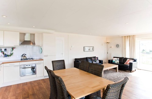Breskens Ski Chalet | Nice chalet with beach at 600 m.