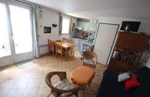 Portiragnes-Plage House | Nice corner house with garden, 2 bedrooms, secured residence LES ONDINES with pool, free wifi,400.