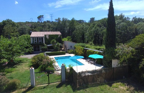 Le Thoronet Villa | Nice country house Longo Maï with swimming pool and private canoes on the river