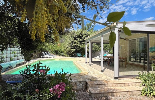 Le Thoronet Villa | Nice country house with swimming pool in historical village of Green Provence