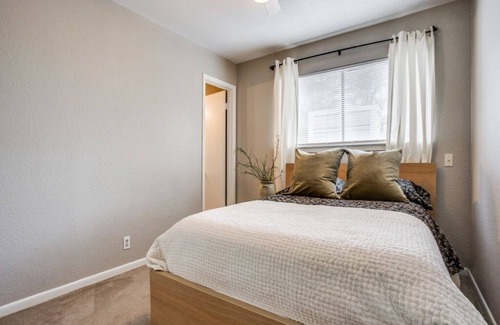 East Oak Hill House | Nice, Cozy Home 7 Minutes From Downtown, The Oaks