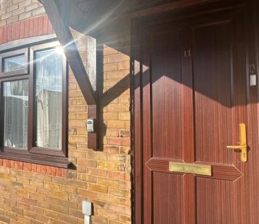 Custom House House | Nice Double Room in heart of London