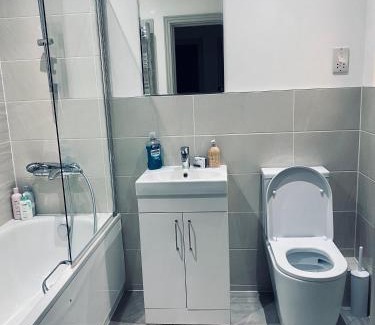 Barking House | Nice Double Room with private Bathroom