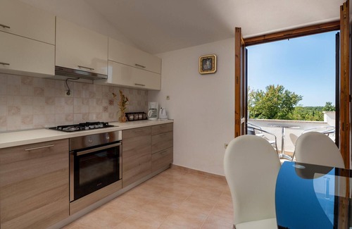 Orihi House | Nice home in Barban with kitchen