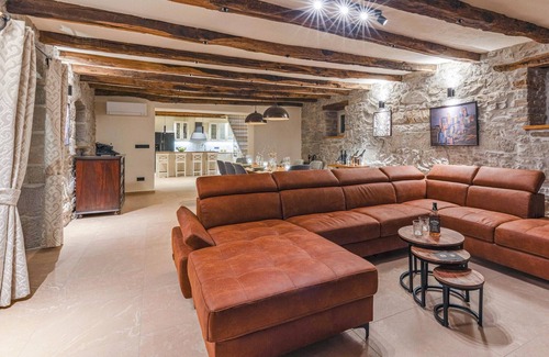 Buzet House | Nice home in Buzet with kitchen