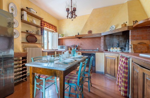 Cevoli House | Nice home in Cevoli with WiFi
