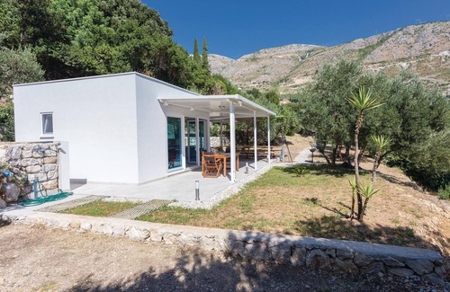 Plat House | Nice home in Dubrovnik with kitchen