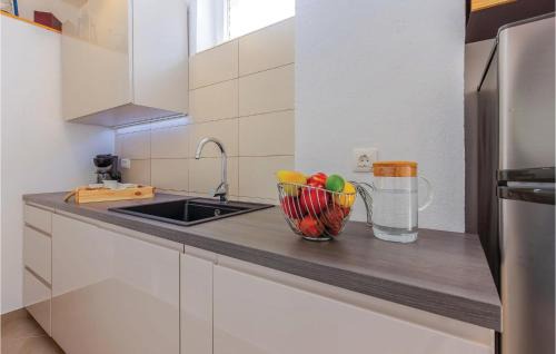 Smrika House | Nice Home In Grmani With Kitchen