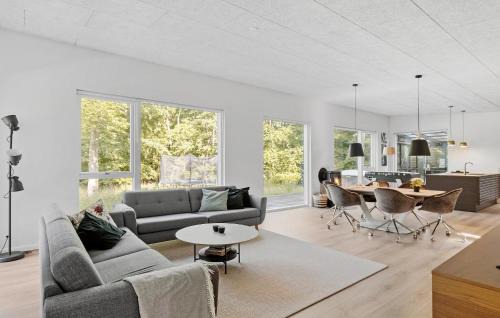 Helberskov Strand House | Nice Home In Hadsund With Wi-Fi