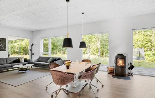 Helberskov Strand House | Nice Home In Hadsund With Wi-Fi