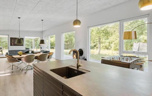 Helberskov Strand House | Nice Home In Hadsund With Wi-Fi