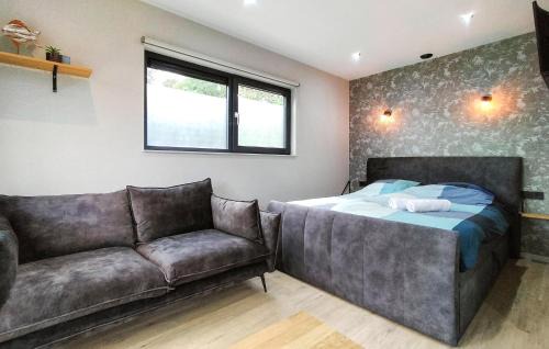 Heinkenszand House | Nice Home In Heinkenszand With Wifi