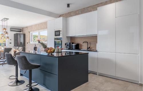 Kapelica House | Nice Home In Labin With Sauna