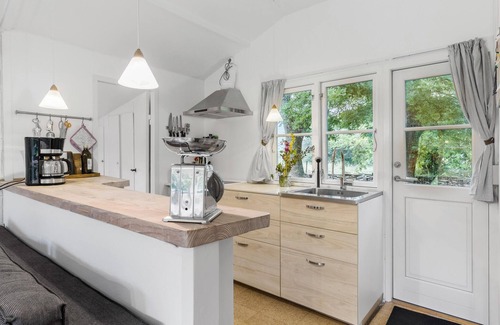 Nexo House | Nice home in Nexø with kitchen
