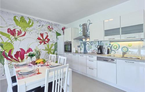 Okrug Donji House | Nice Home In Okrug Donji