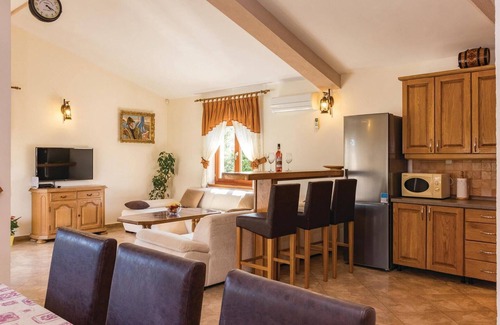 Valtura House | Nice home in Pula with kitchen