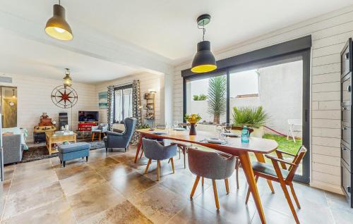 Royan House | Nice Home In Royan With Wifi