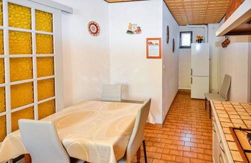 Saint-Cannat House | Nice home in Saint Cannat with WiFi