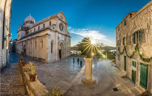 Drnis House | Nice Home In Sibenik With Jacuzzi
