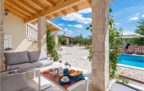 Drnis House | Nice Home In Sibenik With Jacuzzi