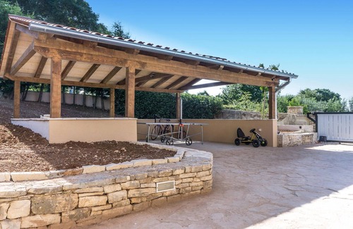 Smoljanci House | Nice home in Smoljanci with WiFi