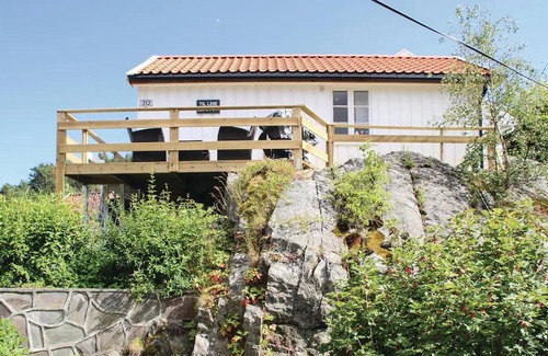 Arendal House | Nice Home In Staubø With House Sea View
