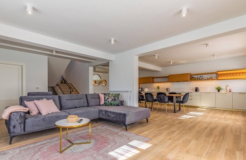 Krsan House | Nice home in Susnjevica with sauna