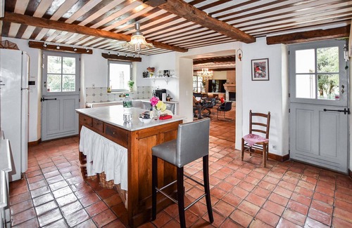 Venasque House | Nice home in Venasque with kitchen