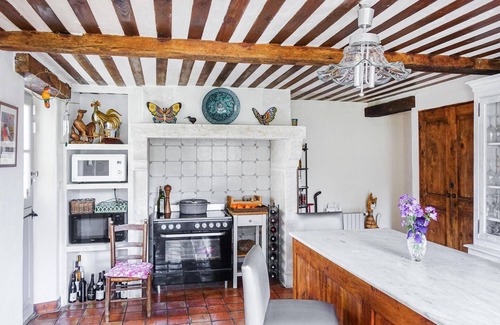 Venasque House | Nice home in Venasque with kitchen
