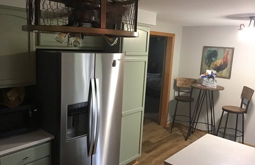 Como House | Nice house with large lot close to bars and Lake Geneva