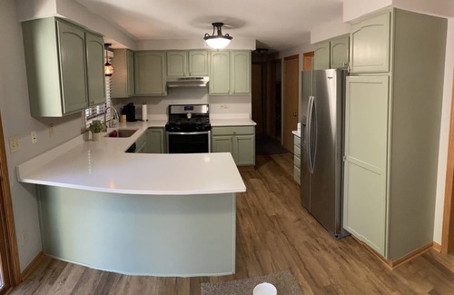 Como House | Nice house with large lot close to bars and Lake Geneva