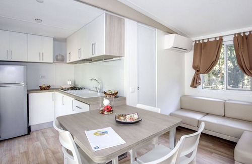 Le Rocchette House | Nice apartment in villa for 4 guests with WIFI, hot tub, pool, A/C, TV, terrace and parking