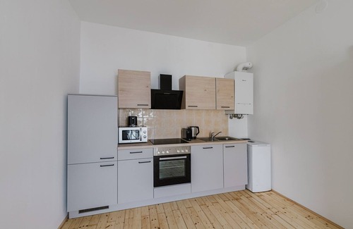 Weißgerber Apartment | Nice Landstraße Studio w/Washer & Balcony, by Blueground
