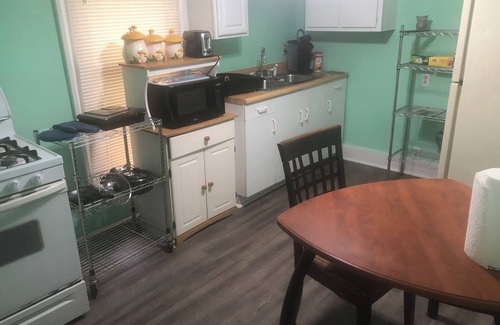 Fort Wayne Apartment | Nice little hideaway close to all the downtown amenities