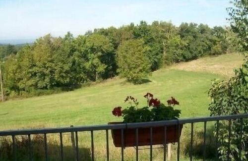 Jugeals-Nazareth Cottage | Nice one level Gite, 3 Epis, in a quiet area with a great view