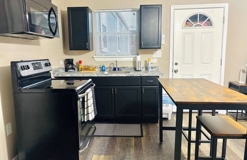 Austin Apartment | Nice & Peaceful Studio