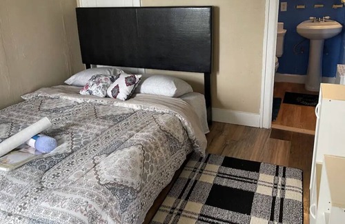 Lockland Apartment | Nice Place Cozy Space, One Bedroom Apartment over the Lounge #3