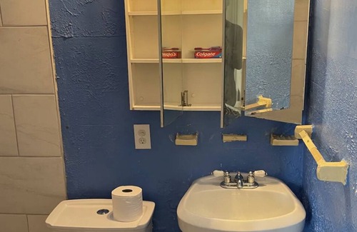 Lockland Apartment | Nice Place Cozy Space, One Bedroom Apartment over the Lounge #3