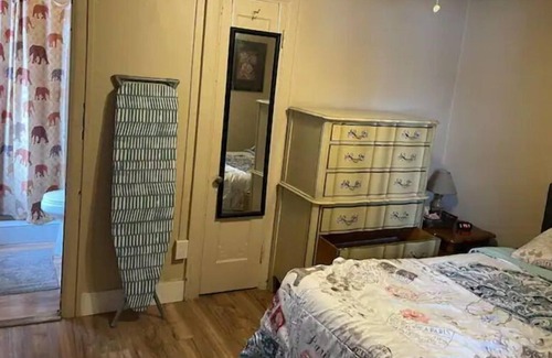Lockland Apartment | Nice Retreat On Busy Street
