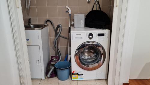 Broadmeadows House | Nice room close to Melb Airport