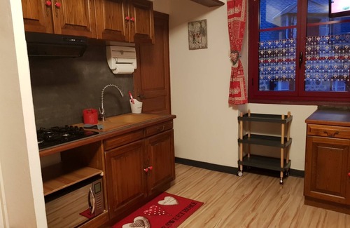Besse-en-Chandesse Apartment | nice studio in the historic heart of Besse