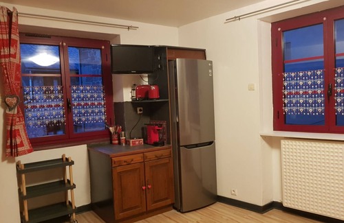 Besse-en-Chandesse Apartment | nice studio in the historic heart of Besse