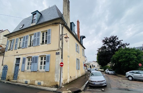 Auxerre Apartment | Nice standing & terrace, heart of town, parking at foot