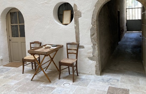 Cluny Apartment | Nice studio in the historic center with garden