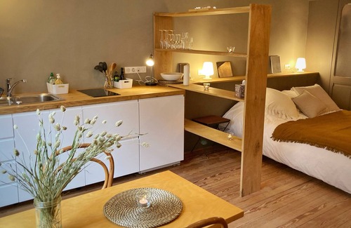 Cluny Apartment | Nice studio in the historic center with garden