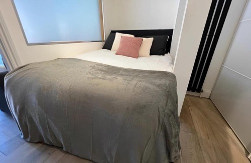 Shepherd's Bush Apartment | Nice studio Shepherd's Bush London near everything