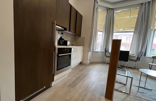 Shepherd's Bush Apartment | Nice studio Shepherd's Bush London near everything