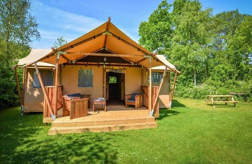 Mol House | Nice tent lodge with bathroom, near a lake