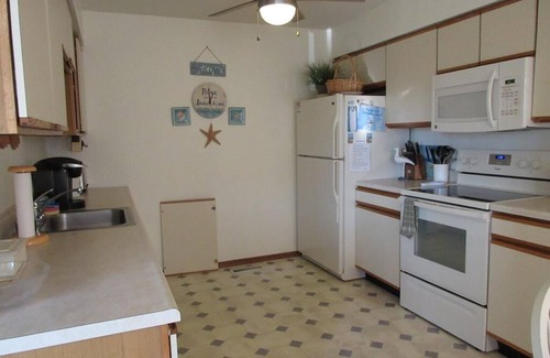 North Beach Haven Condo | Nice townhouse style condo with pool in Brant Beach. Unit overlooks pool and is a short walk to.