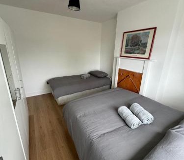 Glasnevin House | Nice Triple Room at 2 Iveragh Rd-7